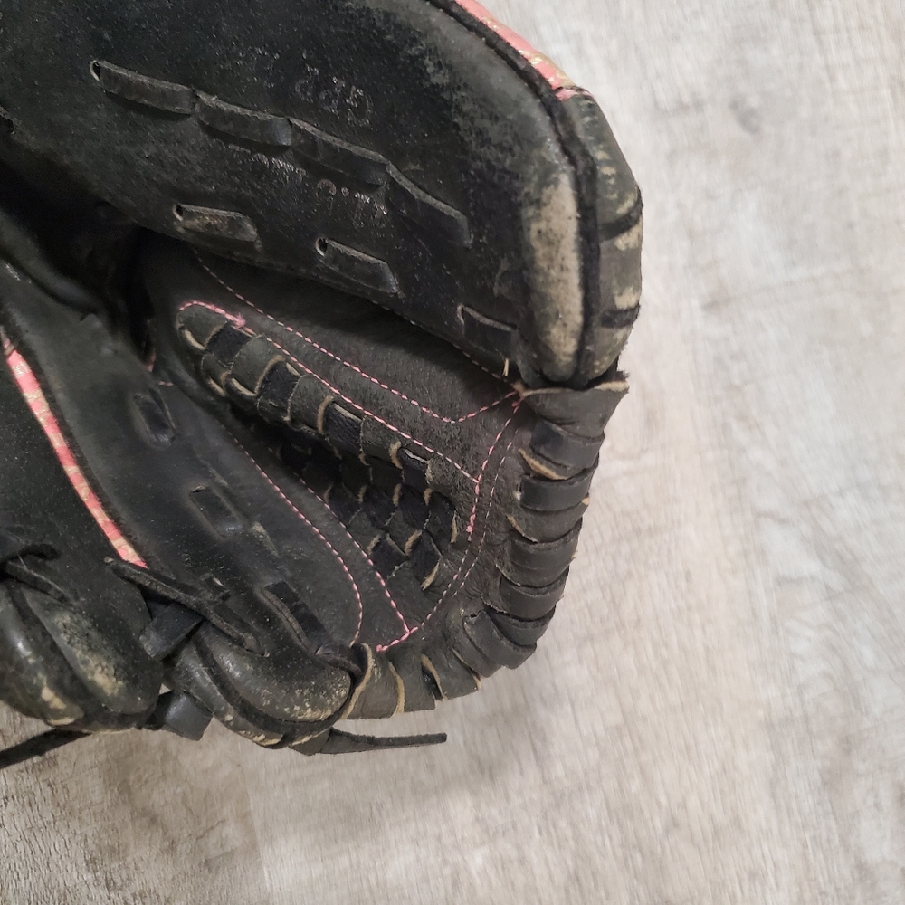 Mizuno Pink and Black Leather Catching Mitt - Picture 6 of 11